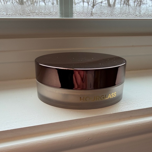 Hourglass VEIL Translucent Setting Powder - Picture 4 of 5